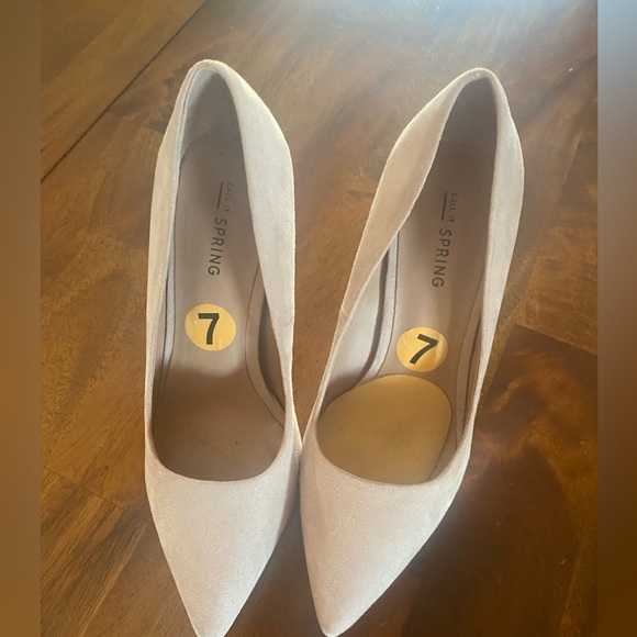 Elegant Beige Heels - Picture 2 of 3